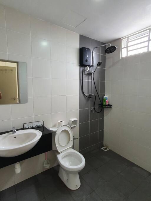 3Storey House 13Pax Family Suite Bayan Lepas Luaran gambar
