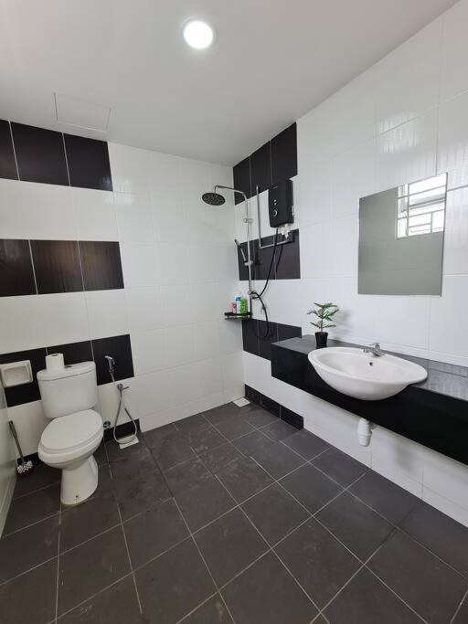3Storey House 13Pax Family Suite Bayan Lepas Luaran gambar